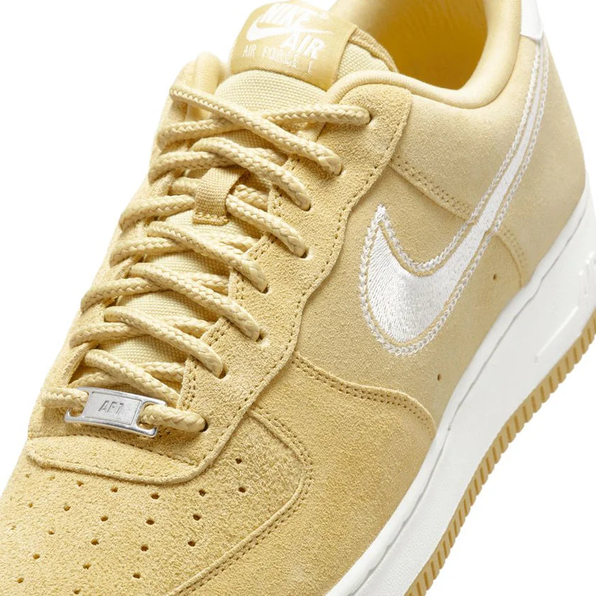 Nike Air Force 1 ’07 LV8 Men’s Casual Sneaker – HJ4465-700 – Buff Gold/White
