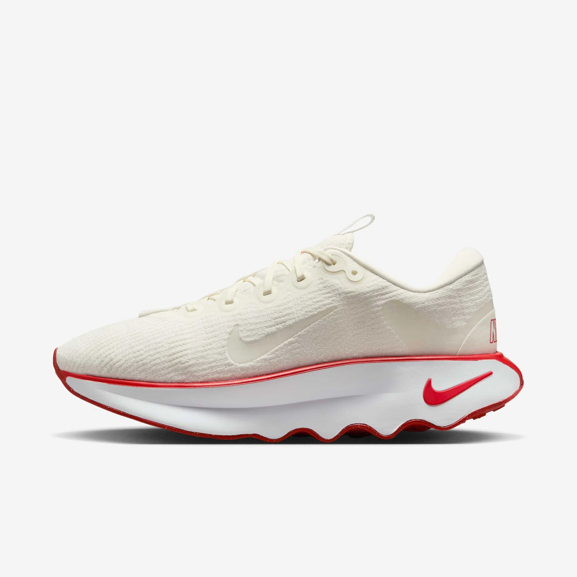 Nike Motiva – DV1237-106 – Sail / University Red